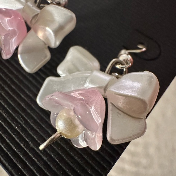 Handmade bow earrings - Picture 3 of 5